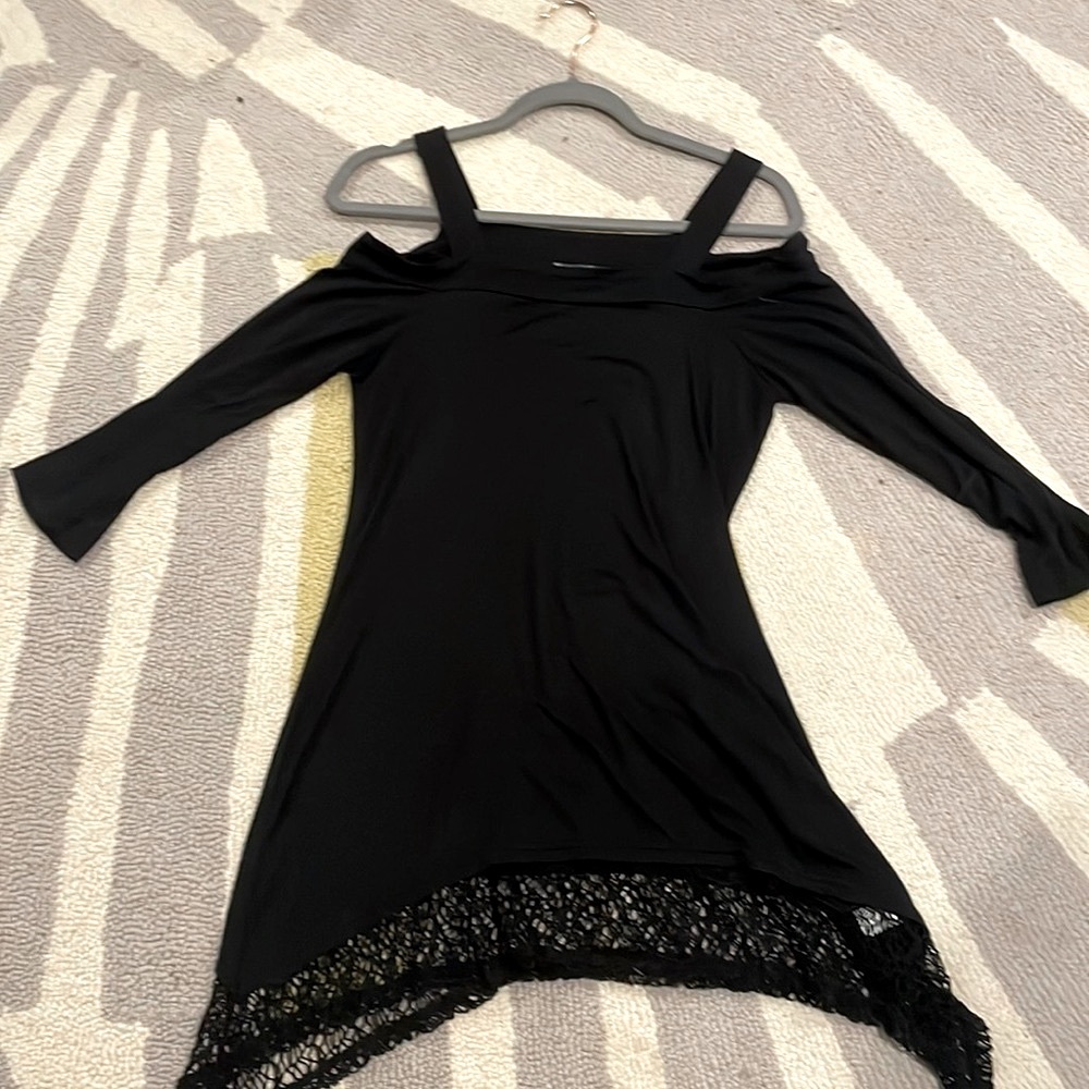 Neiman Marcus Cold Shoulder Black Tunic Top Lace Hem Size S